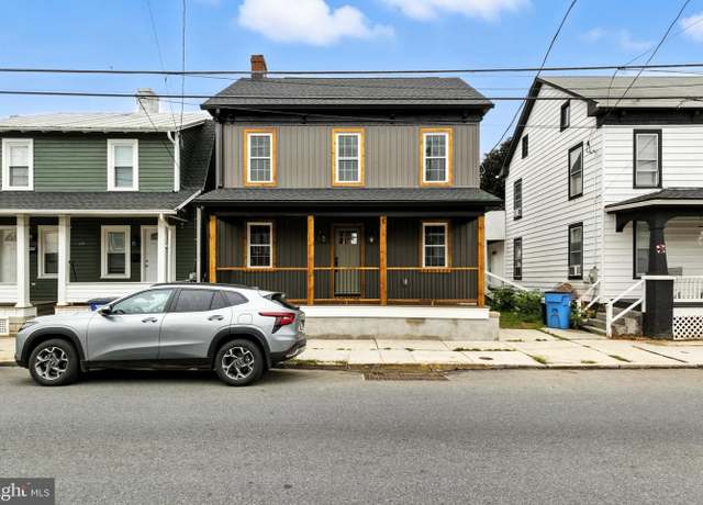 Property at 153 E King St, Littlestown, PA 17340, 4 beds, 2 baths