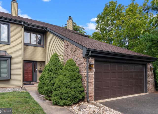 Property at 2 Farmington Pl, Newtown, PA 18940, 3 beds, 2.5 baths