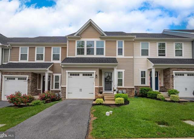 Property at 135 Mulberry Dr, Malvern, PA 19355, 3 beds, 2.5 baths