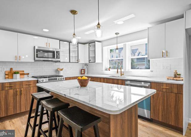 Property at 342 E Barnard St, West Chester, PA 19382, 4 beds, 3.5 baths