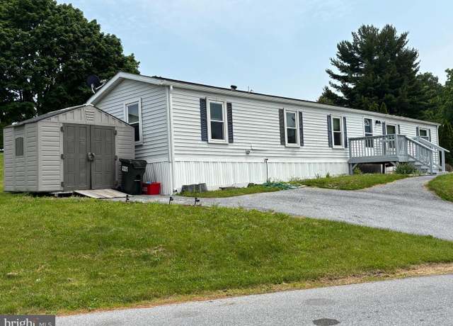 Property at 818 Wisteria Dr, Ephrata, PA 17522, 3 beds, 1 bath