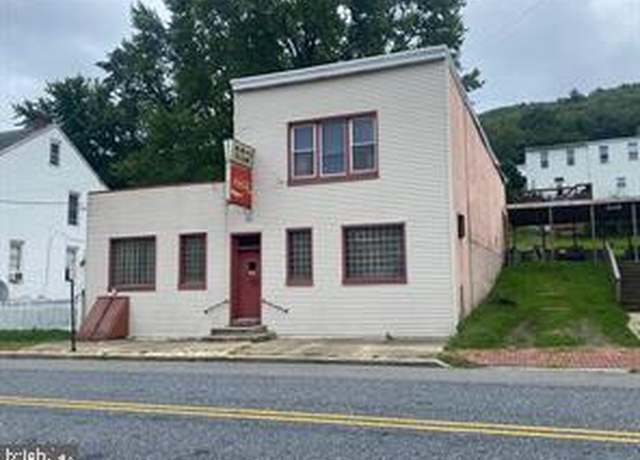 Property at 32 E Bacon St, Pottsville, PA 17901, 3 beds