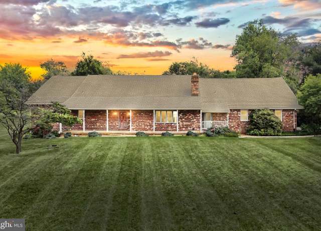 Property at 3314 Skyview Dr, Glenville, PA 17329, 5 beds, 4.5 baths