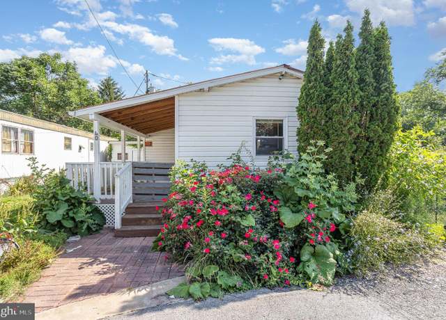 Property at 40 Meadowbrook Ct, New Cumberland, PA 17070, 4 beds, 1.5 baths
