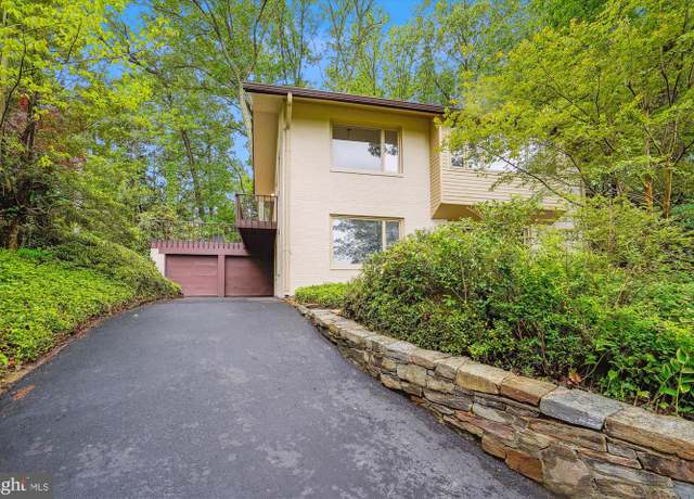 Property at 11219 S Shore Rd, Reston, VA 20190, 4 beds, 3 baths