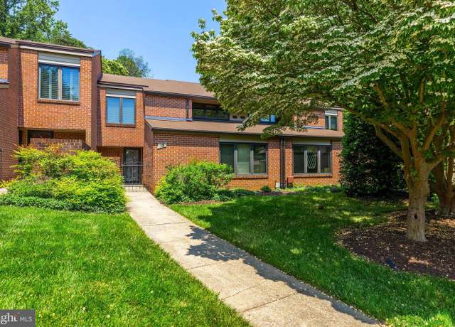 Property at 15 Oakridge Ct, Lutherville Timonium, MD 21093, 3 beds, 2.5 baths