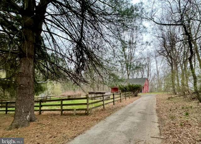 Property at 2931 Daron Rd, Spring Grove, PA 17362, 3 beds, 2.5 baths