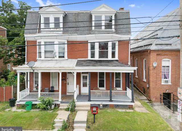 Property at 709 W King St, York, PA 17401, 5 beds, 2 baths