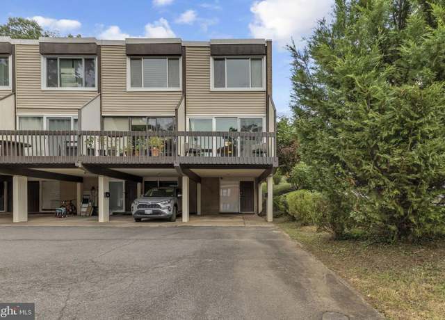 Property at 1223 N Quinn St, Arlington, VA 22209, 2 beds, 2.5 baths