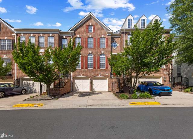 Property at 13050 Greg Roy Ln, Herndon, VA 20171, 4 beds, 3.5 baths