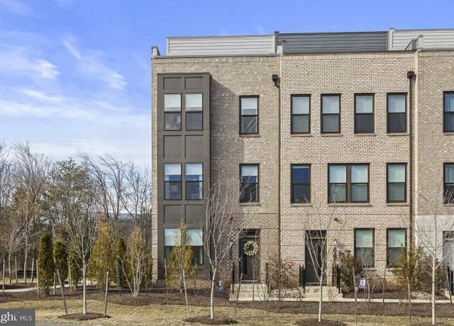 Property at 12778 Sunrise Valley Dr, Reston, VA 20191, 4 beds, 4.5 baths