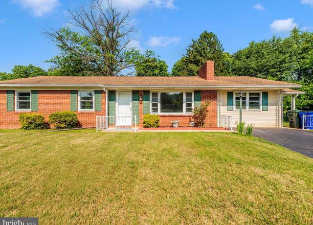 Property at 229 Division Ave, Hagerstown, MD 21740, 6 beds, 2.5 baths