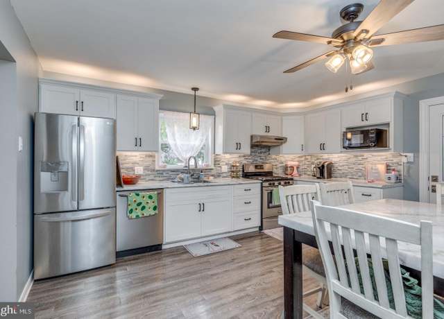 Property at 20 Maple Ave, Williamstown, NJ 08094, 3 beds, 2 baths