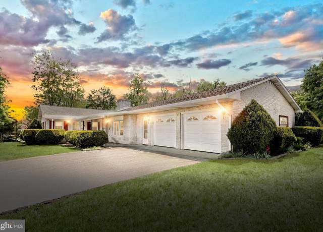 Property at 6 Summer Dr, Gettysburg, PA 17325, 4 beds, 2.5 baths