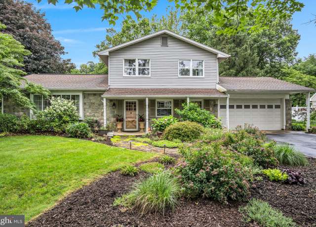 Property at 220 Lamp Post Ln, Camp Hill, PA 17011, 3 beds, 2 baths