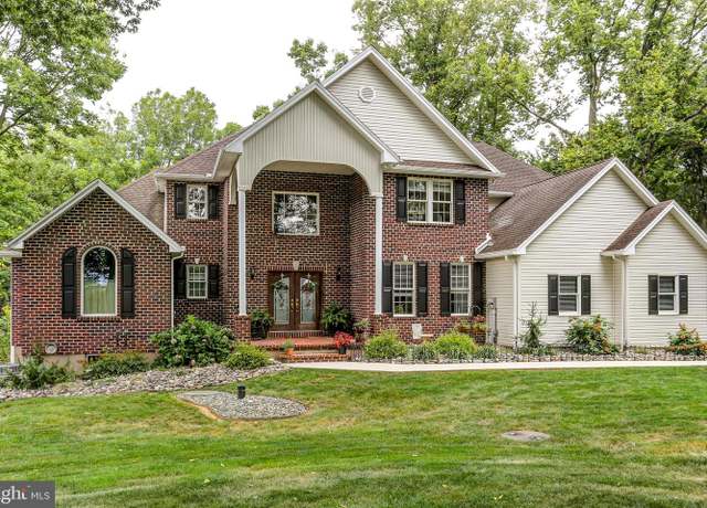 Property at 67 Ashton St, Carlisle, PA 17015, 5 beds, 3.5 baths
