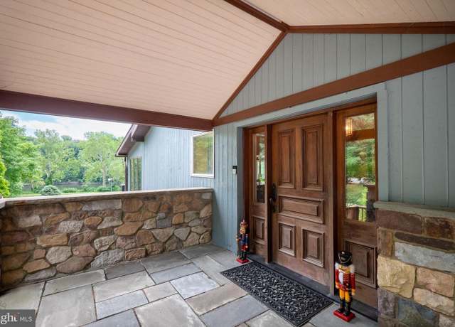 Property at 795 S Delaware Dr, Easton, PA 18042, 2 beds, 2 baths