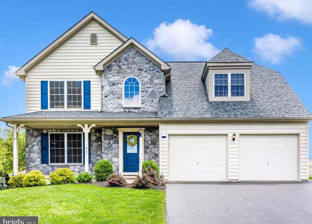 Property at 320 Lynne Dr, Mount Wolf, PA 17347, 3 beds, 2.5 baths