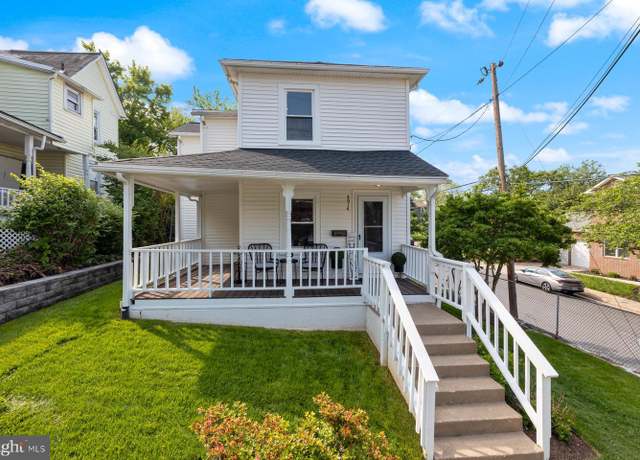 Property at 4914 22nd St N, Arlington, VA 22207, 2 beds, 2.5 baths
