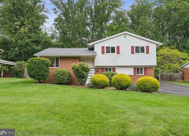 Property at 3508 Brookwood Dr, Fairfax, VA 22030, 3 beds, 2.5 baths