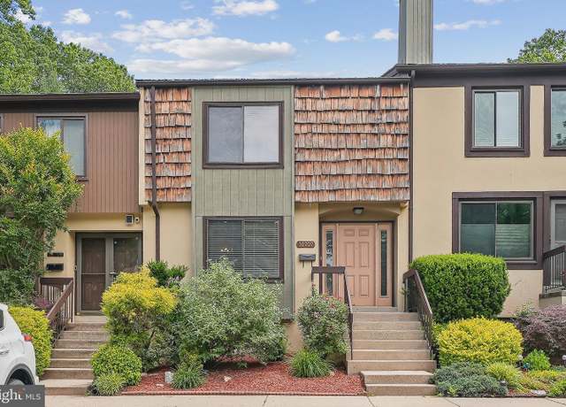 Property at 10707 Muirfield Dr, Potomac, MD 20854, 3 beds, 3.5 baths