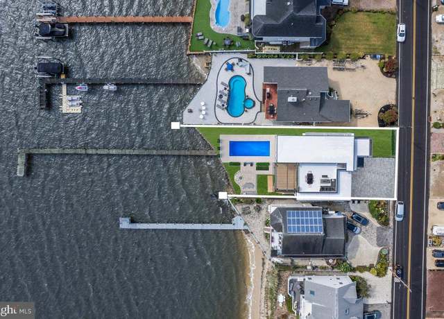 Property at 1262 Jennifer Ln, Manahawkin, NJ 08050, 5 beds, 4.5 baths