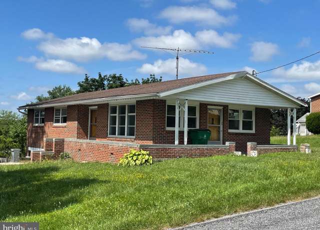 Property at 806 Highland Dr, Chambersburg, PA 17202, 3 beds, 1 bath