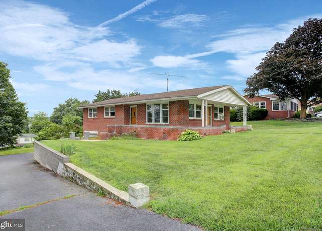 Property at 806 Highland Dr, Chambersburg, PA 17202, 3 beds, 1 bath