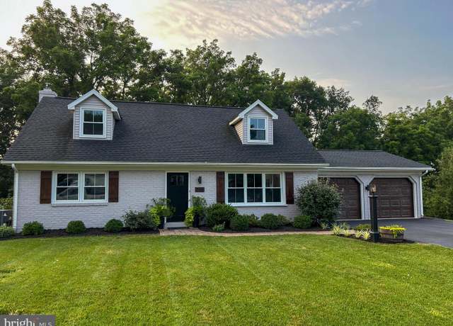 Property at 246 Hickory Dr, Lititz, PA 17543, 5 beds, 3 baths