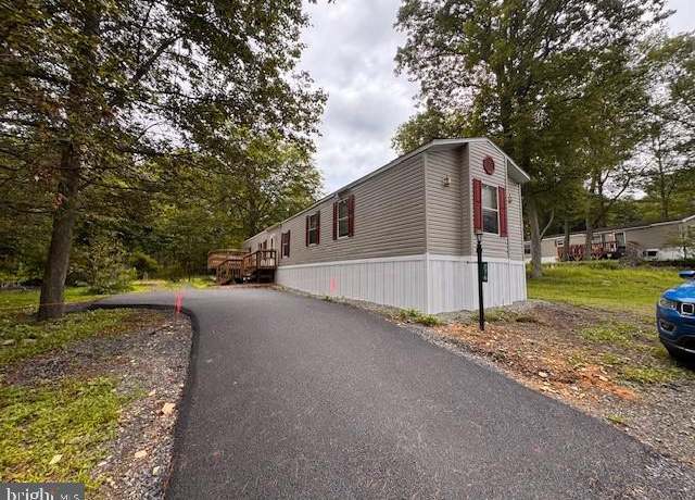 Property at 276 Birchwood Dr, East Stroudsburg, PA 18302, 2 beds, 2 baths