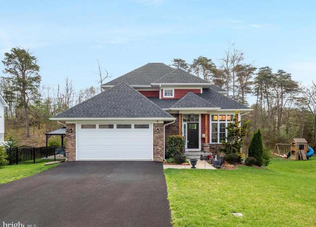 Property at 112 Colonial Dr, Cross Junction, VA 22625, 4 beds, 2.5 baths