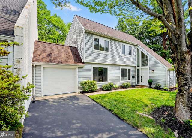 Property at 1496 Roundleaf Ct, Reston, VA 20190, 3 beds, 2.5 baths