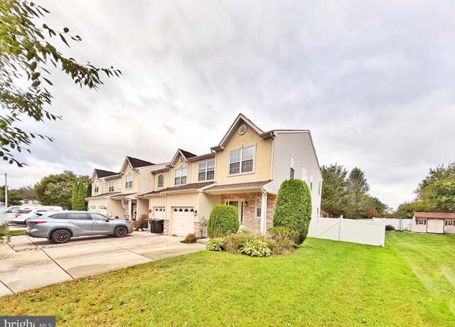 Property at 107 Sequoia Dr, Berlin, NJ 08009, 3 beds, 2.5 baths
