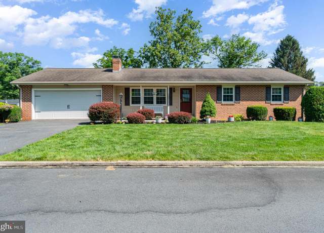 Property at 916 Wakefield Ave, Mechanicsburg, PA 17055, 4 beds, 2.5 baths