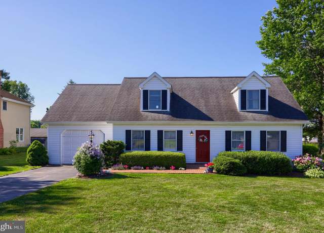 Property at 8 Village Sq, Willow Street, PA 17584, 5 beds, 2.5 baths