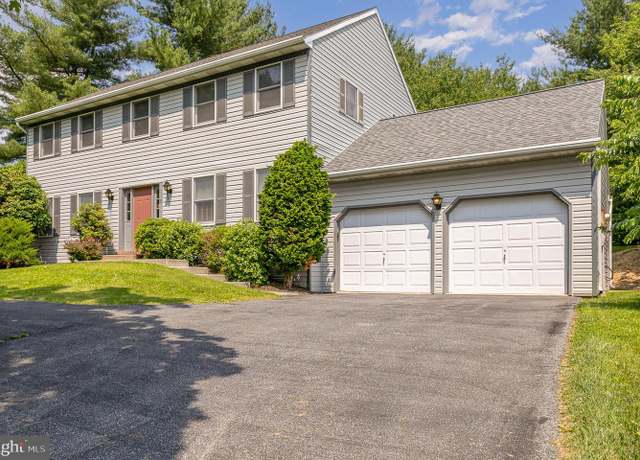 Property at 39 Brookwood Dr, Lititz, PA 17543, 4 beds, 2.5 baths