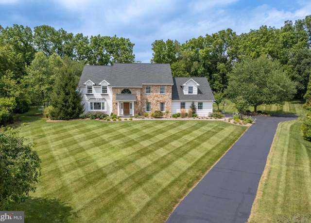 Property at 1588 Surrey Rd, Bethlehem, PA 18015, 6 beds, 3 baths