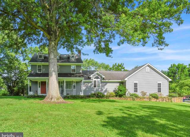 Property at 3400 Fox Run Rd, Dover, PA 17315, 3 beds, 2 baths