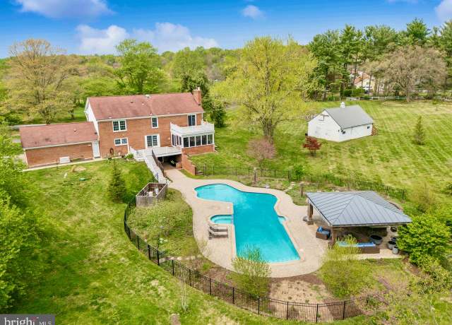Property at 10423 Down Patrick Ln, Great Falls, VA 22066, 4 beds, 4.5 baths