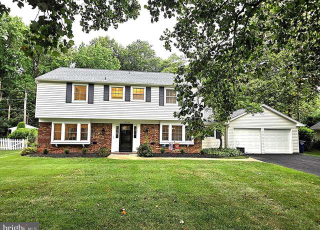 Property at 13036 Maple View Ln, Fairfax, VA 22033, 4 beds, 2.5 baths