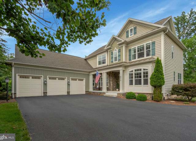 Property at 8213 Bearhurst Dr, Gainesville, VA 20155, 5 beds, 4.5 baths