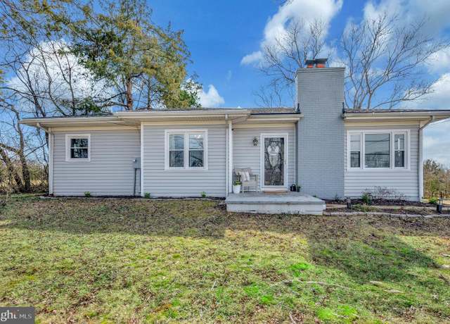 Property at 522 White Oak Rd, Fredericksburg, VA 22405, 3 beds, 2 baths