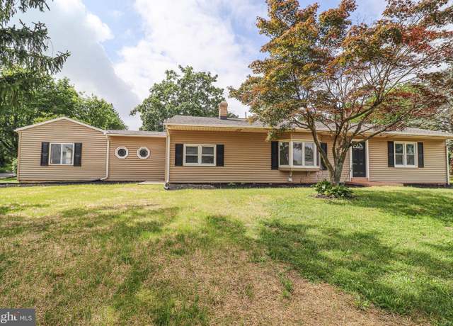 Property at 7821 Skyline Dr, Harrisburg, PA 17112, 5 beds, 2 baths