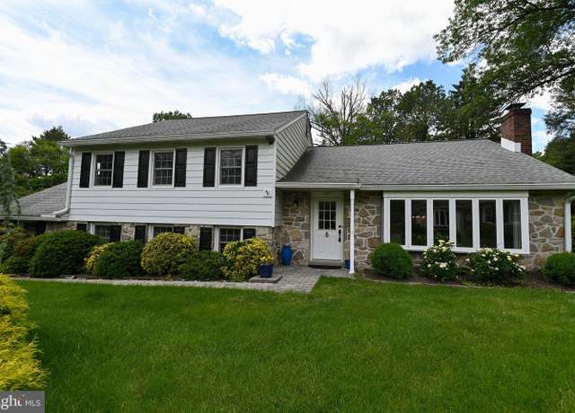 Property at 13 Pembroke Dr, Media, PA 19063, 3 beds, 2.5 baths