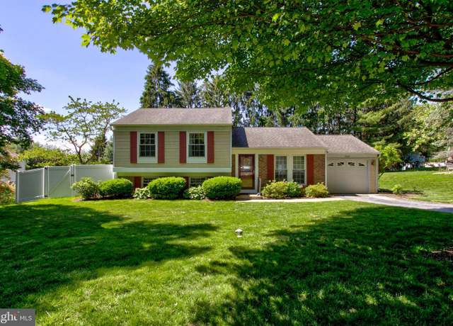 Property at 3324 Pin Oak Ln, Mountville, PA 17554, 4 beds, 2 baths