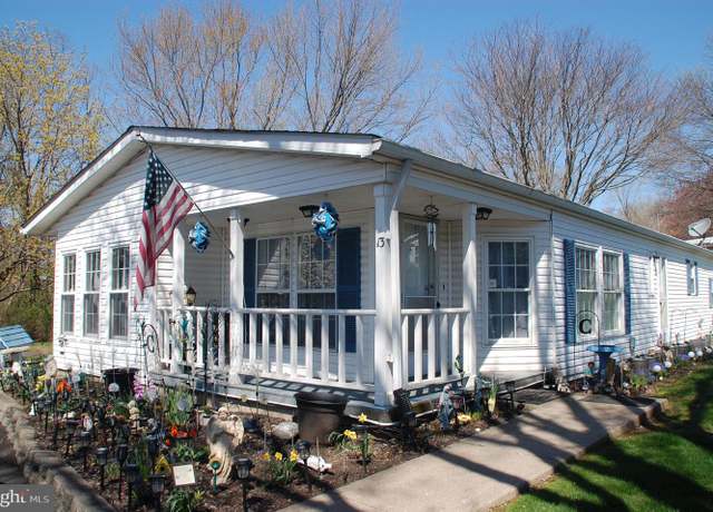 Property at 13 Devonshire Ct, Souderton, PA 18964, 2 beds, 2 baths