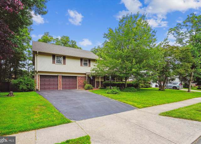 Property at 8510 Oakford Dr, Springfield, VA 22152, 5 beds, 3.5 baths