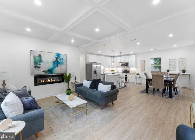 Property at 23 Wilson Ave NW, Leesburg, VA 20176, 5 beds, 2 baths