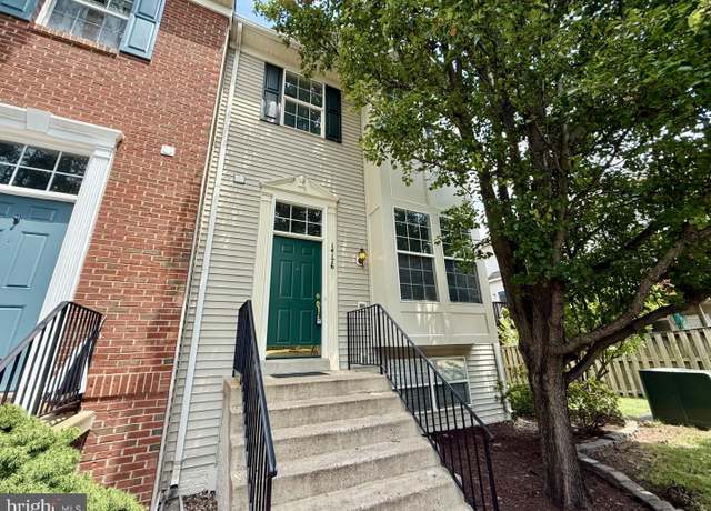 Property at 14176 Hunters Run Way, Gainesville, VA 20155, 3 beds, 3.5 baths