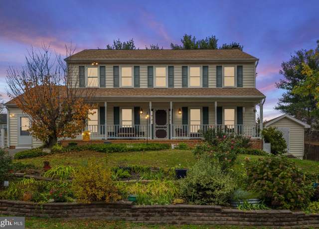 Property at 105 Chinaberry Dr, Fredericksburg, VA 22407, 5 beds, 3.5 baths
